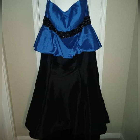 Designer Mac Duggal Mermaid Peplum Dress - Picture 3 of 4